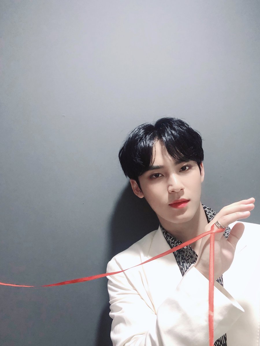 Seventeen Japan Seventeen 24h Caratと赤い糸でつながっているよ Mingyu Next Is Dk Seventeen Japan Seventeen 24h Caratと赤い糸でつながっているよ Mingyu Next Is Dk