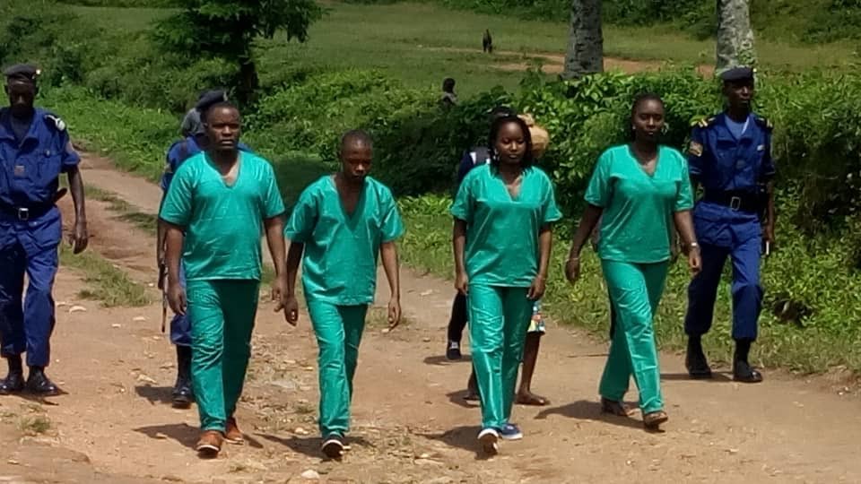 hrdburundi's tweet photo. #Burundi Les journalistes de @iwacuinfo totalisent 333 jrs d'emprisonnement injuste. Trois mois au pouvoir, le Président @GeneralNeva devrait concrétiser sa promesse de réformer la justice en libérant ces innocents. #FreeOurJournalists
@MiniJustice_BDI @CNC_BDI @DefendDefenders https://t.co/bifMr4eDDB