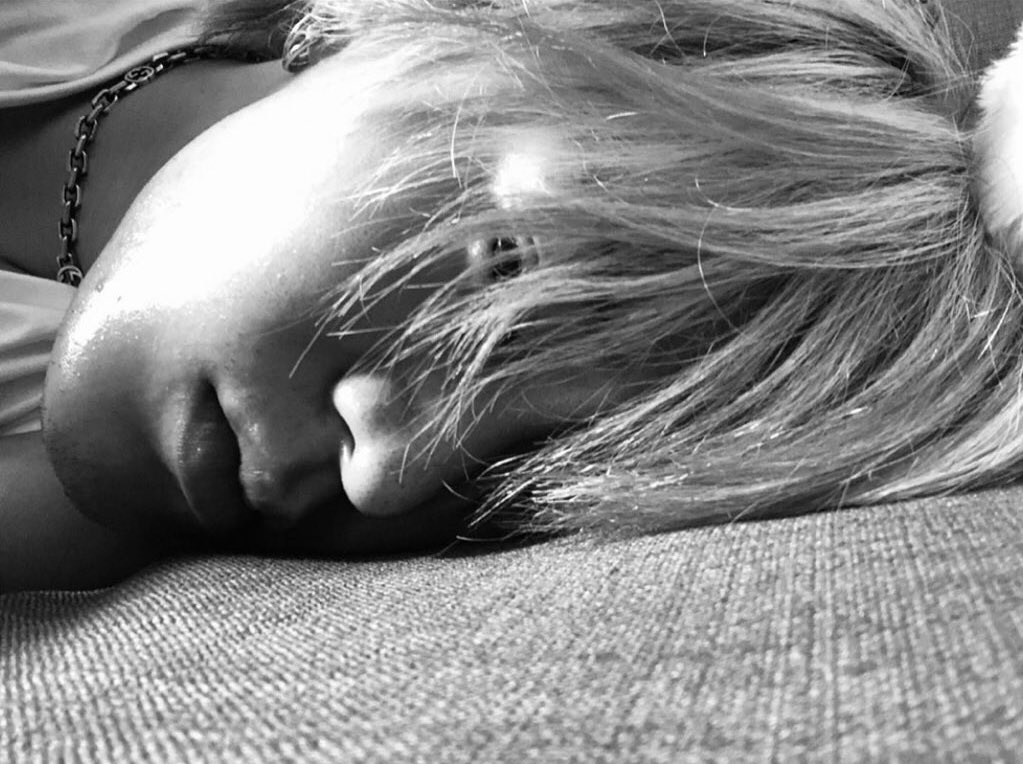 sukinayuta's tweet photo. sleepy cat yuta is such a mood 🐾 💤 https://t.co/p5nGAGcPvc