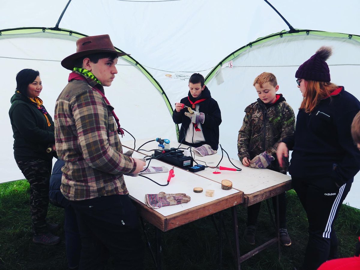 iceSCOUTcamp's tweet photo. #flashbackfriday to learning new skills ! Anyone learn any new skills lately? #scouts #guides #campingindecember #icescout https://t.co/ZYOUkfewo5
