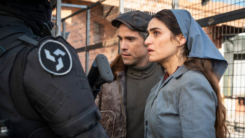 alfredolzamora's tweet photo. 📺 Visto #LaValla2 y sigo comprando. Me encanta el personaje de la vecina y toda la trama alrededor de Alma. El episodio tiene algunos planos visualmente muy chulos. Por cierto, ya estaban tardando en quitarle la camiseta a Unax. https://t.co/P8oenacY3j