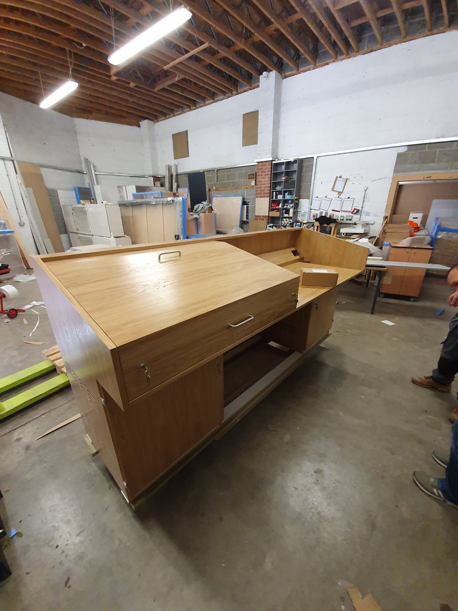 We always enjoy working closely with UK churches. 

This fine Mixing Desk Cabinet has just been installed into a Baptist Church in Cambridgeshire. Shown in crown cut oak veneer supplied by @Lawcris1982 . #ukmfg #ukmanufacturing