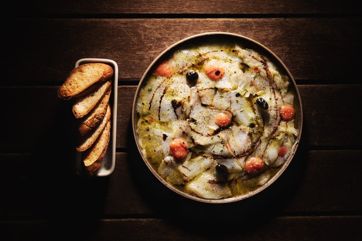 Els nostres plats entren per la vista, però enamoraran tots i cada un dels teus sentits. 💘
📸 Carpaccio de bacallà.
#Resquitx #RestaurantResquitx #ResquitxRestaurant #GastronomiaAutòctona #PassióGastronòmica #Mollerussa #Lleida #Restaurant #RestaurantLleida #Golmés