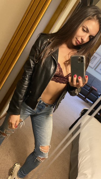 The weather is requires jacket, but who said I can wear something sexy underneath?:) https://t.co/OK