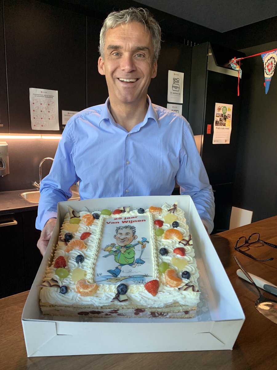 Collega Marc Schots 25 jaar bij de zaak, van harte gefeliciteerd! @vanwijnengroep #jubileum