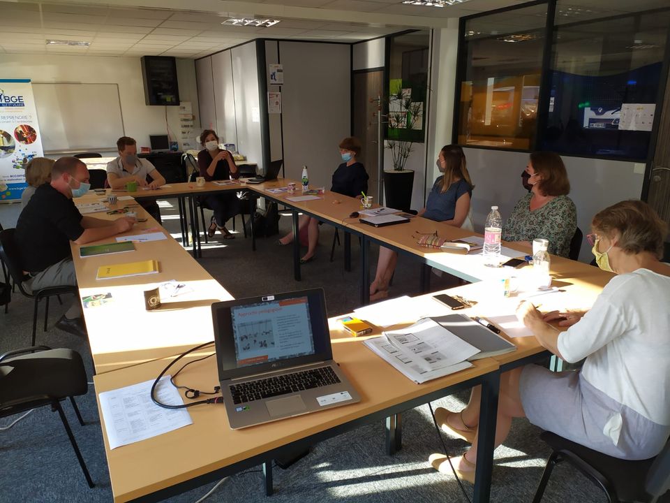 👓Quand les formateurs de #dirigeants redeviennent apprenants...😁 💪Pour que les futurs #dirigeant.e. s soient toujours mieux formé.e.s pour faire face aux défis de la vie business et entrepreneuriale, les équipes de conseillers <a href="/BretagneBge/">BGEBRETAGNE</a>  se forment sans cesse ! Ici <a href="/BGE35/">BGE ILLE ET VILAINE</a>