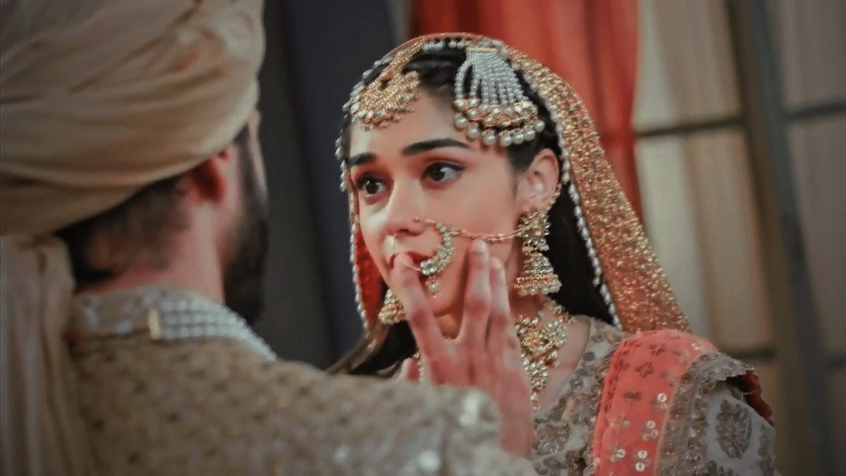 sanaraglak1's tweet photo. zara poori ki poori kabeer ki hai imran!!❤️

oh yes kabeer she is all yours!!jabse pehle bar rishta hua tha tab se..uska rooh jism sab tumhara hi hai!!now it's ur turn to prove her tht u r poora ka poora zara's kabeer(U are we knw bt zara ko batao)!!

#ishqsubhanallah https://t.co/4neqUmB3QC