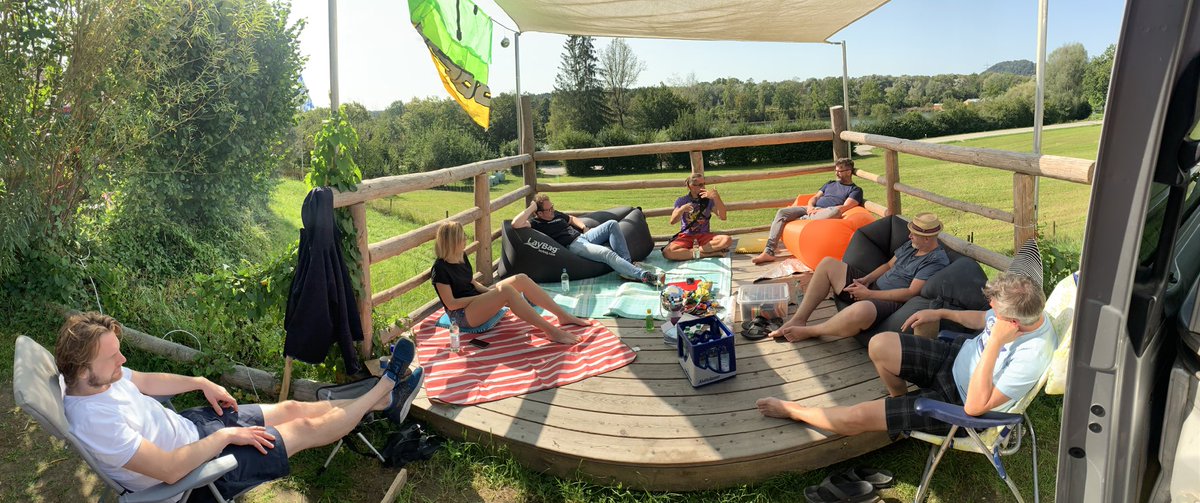 accceu's tweet photo. Wir haben uns schon mal eingerichtet... #accceu #agilecoachcampercamp #sonne #reden https://t.co/BUoOy2Z5fw