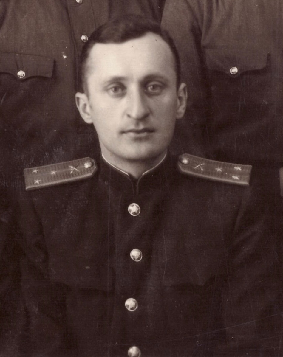 ATsybin's tweet photo. 50-е, серб Душан Люич - первый легионер в казанском футболе. До войны играл в высшей лиге ч-та Югославии и входил в молодёжную сборную страны. Во время войны ушел в партизаны, освобождён советскими войсками. Учился в артучилище в Ленинграде, в 1950 году направлен в Казань. https://t.co/xgXeVZGsux
