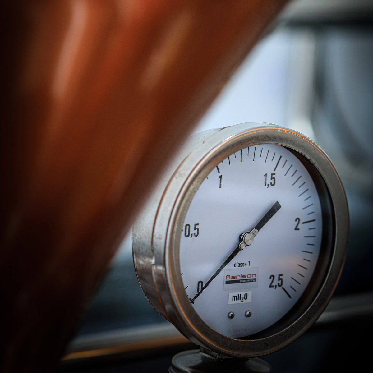 BritishHoneyCo's tweet image. 'Before we make our gin we redistil our spirit 18 times through our copper pot still to get a very smooth vodka and use that for making gin.' Go behind the doors of our distillery with Head Distiller Marzio Di Rocco: bit.ly/33k1Ke7
#makinggin #distilling