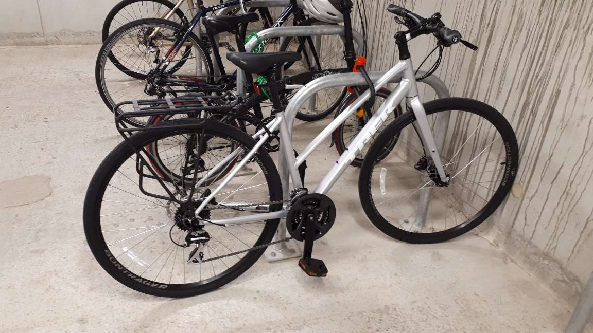 MarieHenniges's tweet photo. @StolenRide BIKE STOLEN - PLEASE SHARE
My bike was stolen some time between 13/Sept and 18/Sept 2020 from our underground bike storage room in London E14. 
Make and build: Trek FX 2 Disc Women's Stagger 2020
Colour: matte light grey

Please help, I miss my bike :( https://t.co/KBn4TiA41u