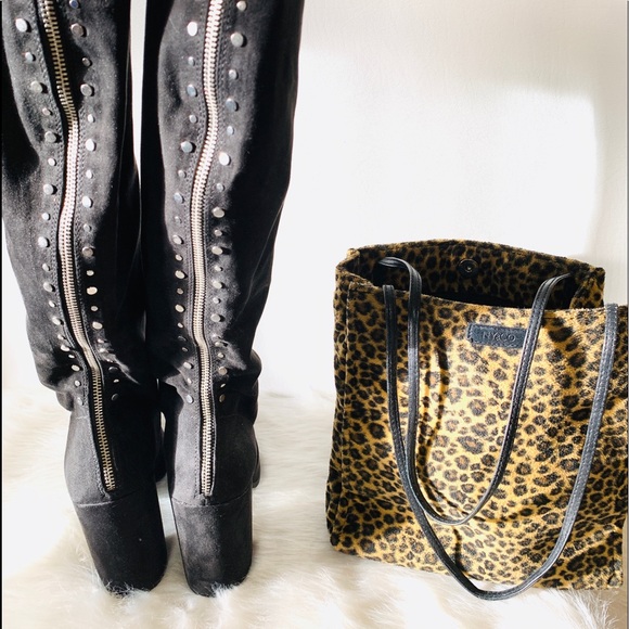 suzcat12's tweet photo. So good I had to share! Check out all the items I'm loving on @Poshmarkapp #poshmark #fashion #style #shopmycloset #sears #mother: https://t.co/QS1JUIFKCb https://t.co/XN3jGf3BNj