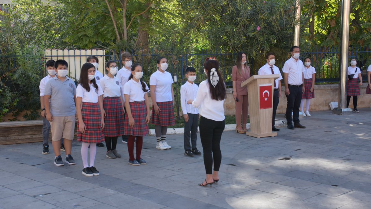 nusaybin_mem's tweet photo. 2020- 2021 Eğitim-öğretim yılı ilköğretim haftası etkinlikleri kapsamında düzenlenen çelenk sunma töreni İlçe MEM @umitcetin47100, İlçe Milli Eğitim Şube Müdürlerimiz ve Okul Müdürlerimizin katılımıyla gerçekleştirildi.
@ziyaselcuk
@mardinilmem
@sehmus_sumer
@Nsy_Kaymakamlik https://t.co/QCg3kxJd0L