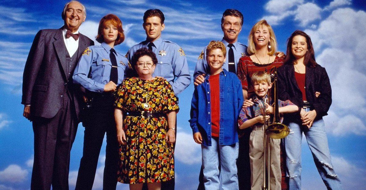 In 1992 and 28 Years Ago, #PicketFences premiered on @CBS on this day and a amazing show RT and Like if you remember this show (#TomSkerritt, @thekathybaker, @LaurenHolly, #CostasMandylor, @H_Combs, @justinshenkarow, #FyvushFinkel, #KellyConnell, #ZeldaRubinstein, @DonCheadle)