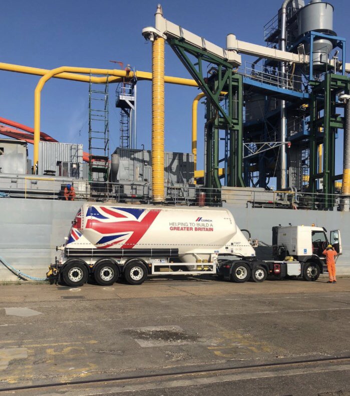 CEMEX UK secure supply chain taking delivery of 7kt cargo of EN450 fly ash at Tilbury. Part of our strategy to offer customers lower carbon blended cements. #carbonneutral #cemex #cement <a href="/CEMEX_UK/">CEMEX UK</a>