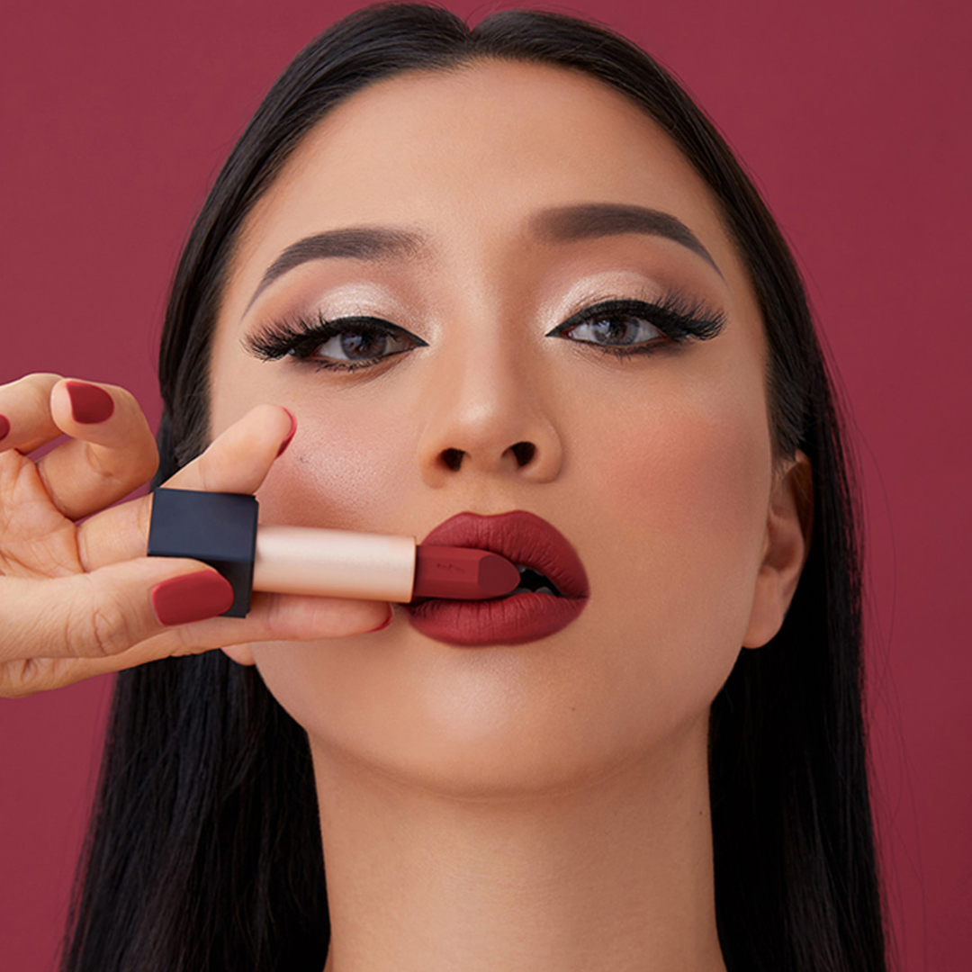 stylevana_sv's tweet image. FACT: This bold look deserves a "💓" and you know it 👆🏻😎💄 Want to cop this look? See the FULL glam squad below 👇🏼✨👇🏼✨👇🏼

SHOP HERE: vana.ly/xklkcB

#stylevana #beboldsaturday #ponyeffect #boldlip #redlip #greycontacts  #boldmakeup #naturalmakeup #koreanmakeup
