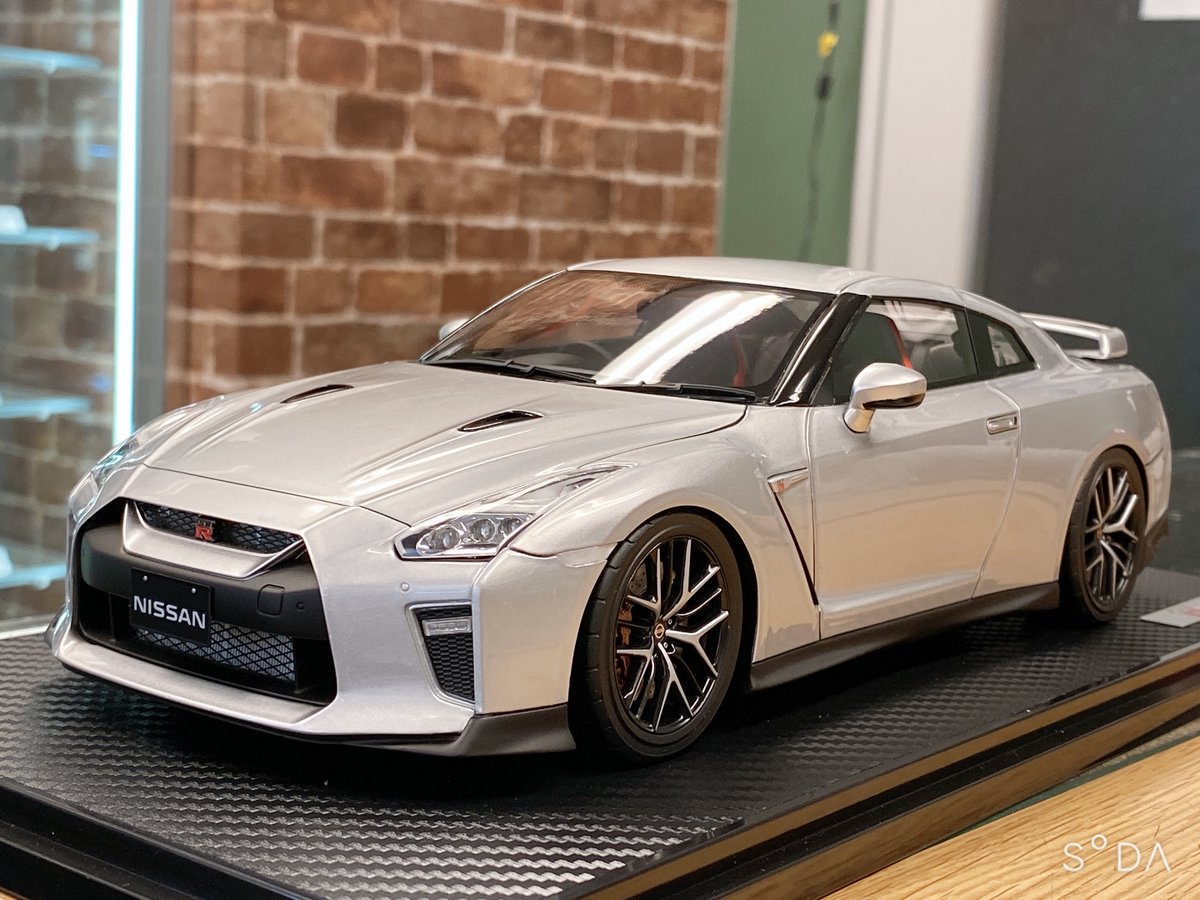 イグニッションモデル 1/18 日産GT-R (R35) プレミアムエディション