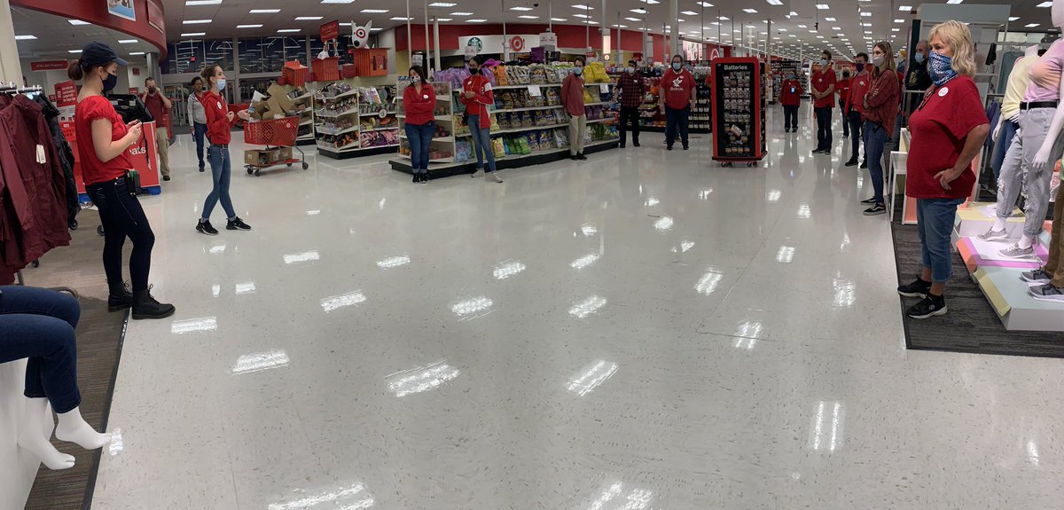 KayleyMills01's tweet photo. 🙌🙌 soooo proud of this team!!! Only been here a few weeks and those weeks have been wild but this team totally delivered with me only being in and out with FNM👏👏 #inventoryday #teamhuddle #proudSD #T2173 🎯 https://t.co/0xGryFHC9h