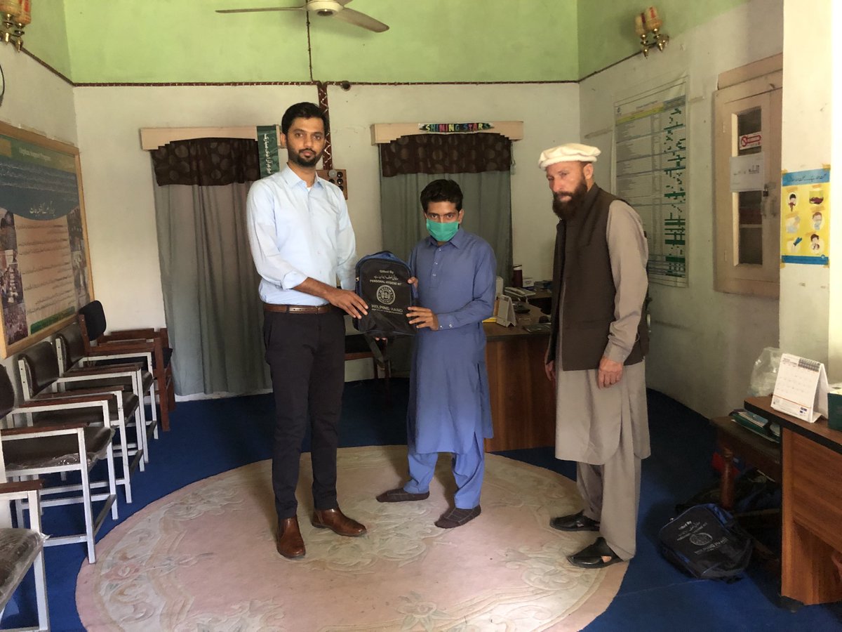 AJuglote's tweet image. With the reopening of Schools after 7 months, hygiene and COVID SOPs are very important.
AC Juglote with the help of an NGO #Helpinghand is distributing hygiene kits amongst school students.
#OurChildrenAreOurFuture
#TeamGilgit serving the people
⁦@DCGILGIT⁩