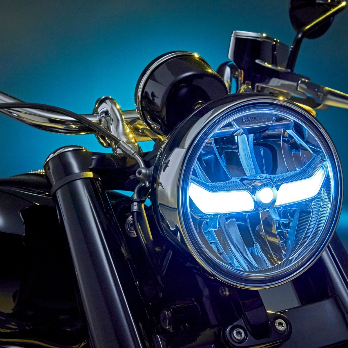 VinesBMWBikes's tweet photo. All eyes on the #BMW R18 and its virtual launch in our #Vines of Guildford showroom tomorrow at 9am.

#BMWMotorrad #MotorradUK #VinesMotorrad #BMWR18 #R18 https://t.co/kljfcVBb6O