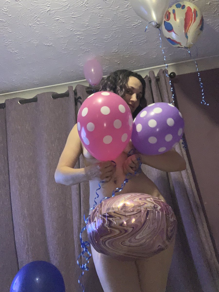 chezza87241349's tweet photo. https://t.co/ALNgwcFpN1…  #freeaccount #SubscribeNow #looner #loonergirl #loonerporn #balloon #balloons #blowing #balloongirl #pop #semipop #ride #glide #onlyfans #naughty #foilballoon #polkadot #helium #inflate #fun https://t.co/hoeLdWp2nV