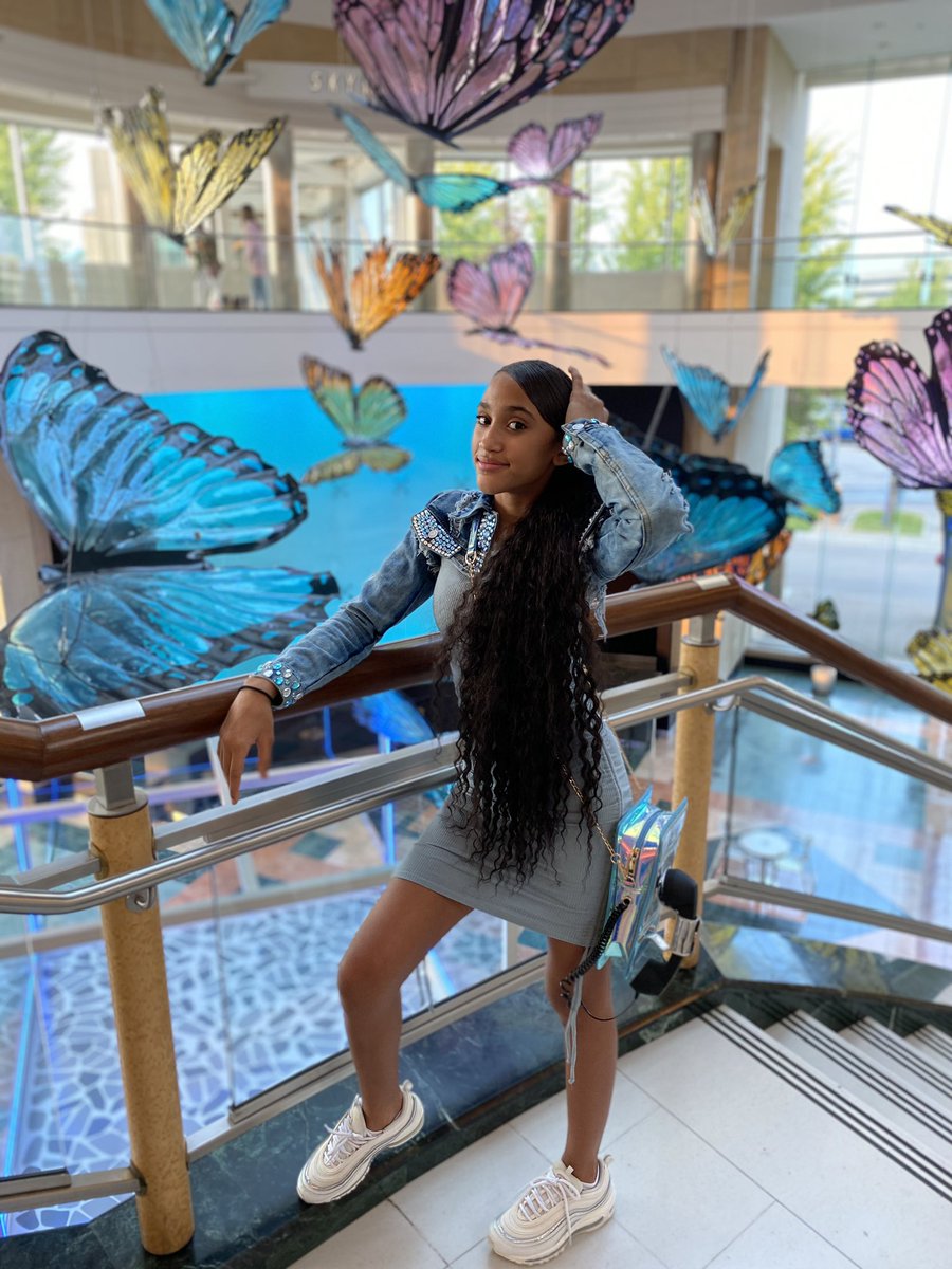 lit_lala's tweet photo. Spreading my wings like a 🦋 https://t.co/5Lg2kouzKD