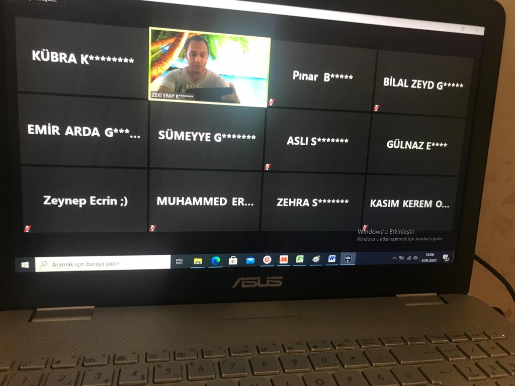 ByknCmhrytoo's tweet photo. Uzaktan eğitim sürecinde okulumuzdaki öğretmenlerimiz eba üzerinden canlı derslerini gerçekleştirmektedir. Bu süreçte bütün özverilerini ortaya koyarak öğrencilerin derslerden en iyi şekilde verim almasını sağlayan fedekar öğretmenlerimize sonsuz teşekkürler.. #UzaktanEğitim https://t.co/8t5jXL9zvu