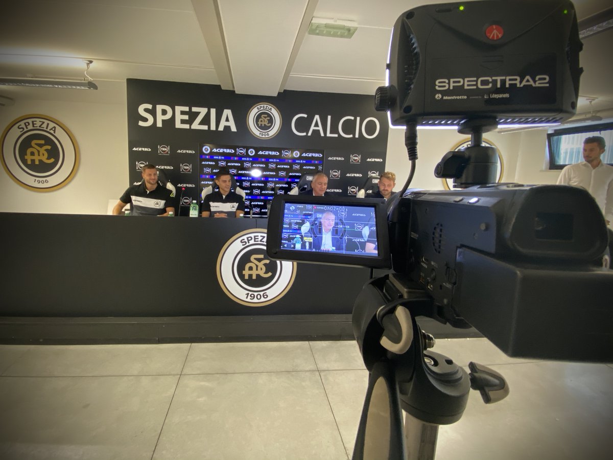 SpeziaCalcio's tweet photo. ▶️ Inizia la conferenza stampa di presentazione di @jacoposala, @JRZoet e Dell'Orco https://t.co/d5hFfZQSsC