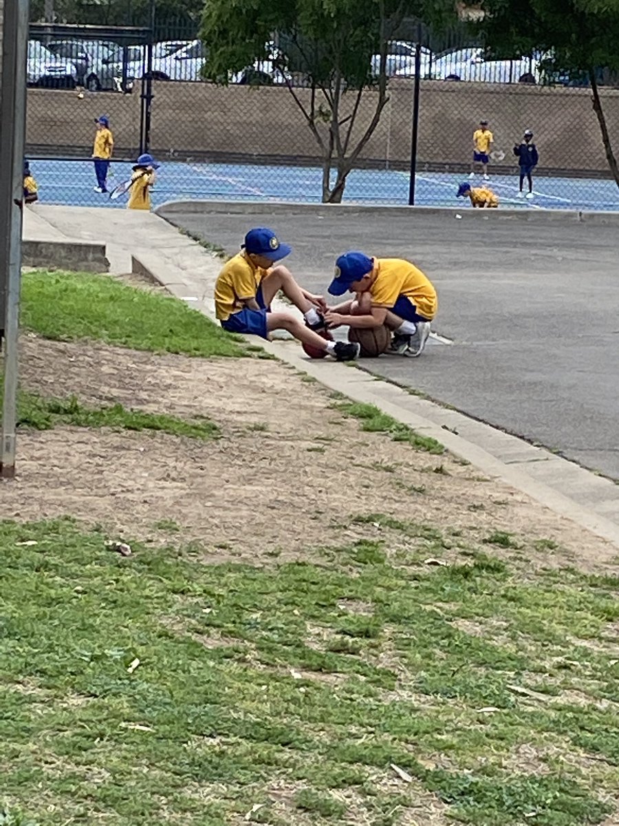 Seeing our driving question ‘Where is God present in our lives?’ in action. #priceless #thelittlethingswesometimesmiss 💛💙