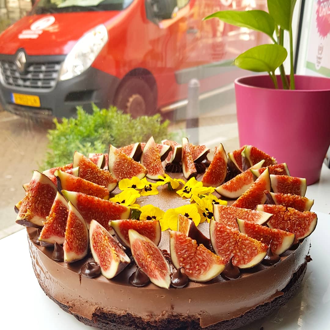 cheesycakesoff1's tweet photo. 🍁🍂Hello Autumn 🍁🍂
Figs & chocolate no baked cheesecake the special cake of the day.
#figs #fig #vijgen #chocolate #chocolade #chocolatecake #chocolatecheesecake #chocolatecheese #autumn #cheesycakes #cheesy #maycontaincalories #cheese #cheesecaketime #cheesecakeshop https://t.co/n6UVlshBCV
