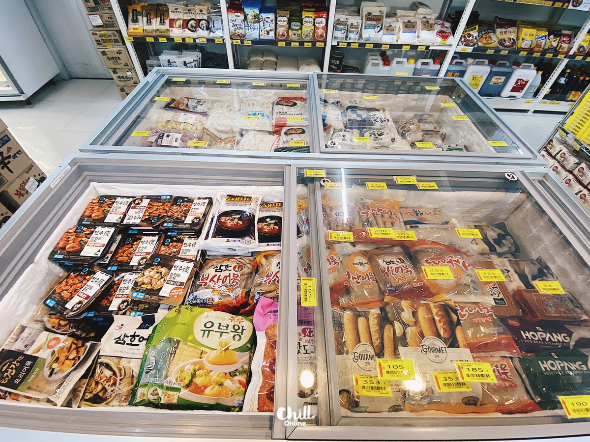 chillonofficial's tweet photo. อันยองง 'K Market Shop' รวมของกิน เที่ยว ช้อปเกาหลีที่ใหญ่ที่สุดในไทย 💸🇰🇷
.
คิดถึงเกาหลี! อินซีรีส์! อยากช้อป 🙌🏻
📍เอสพลานาดรัชดา ลง MRT ศูนย์วัฒนธรรม ทางออก 4 เดินขึ้นมา เลี้ยวขวาเจอเลย
.
ดูของเกาหลีอีกเพียบ 👇🏻
https://t.co/kLatbwbWPJ
.
#kmarketshop
#ReviewChillStyle https://t.co/FGWXtLKn4d