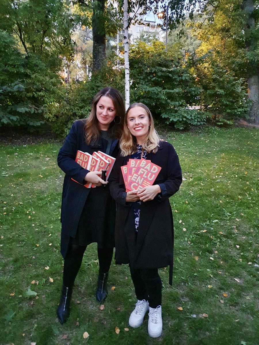 BreakitJulia's tweet photo. REKLAM. Nyp mig i armen, vilken magisk kväll. Releasefest för vår bok. Tack till alla som kom och tack för alla fina blommor och presenter (blir helt gråtig bara jag ser allt). Ni är bäst! 📚💕 #badfluence https://t.co/uq3cJTcX8Q