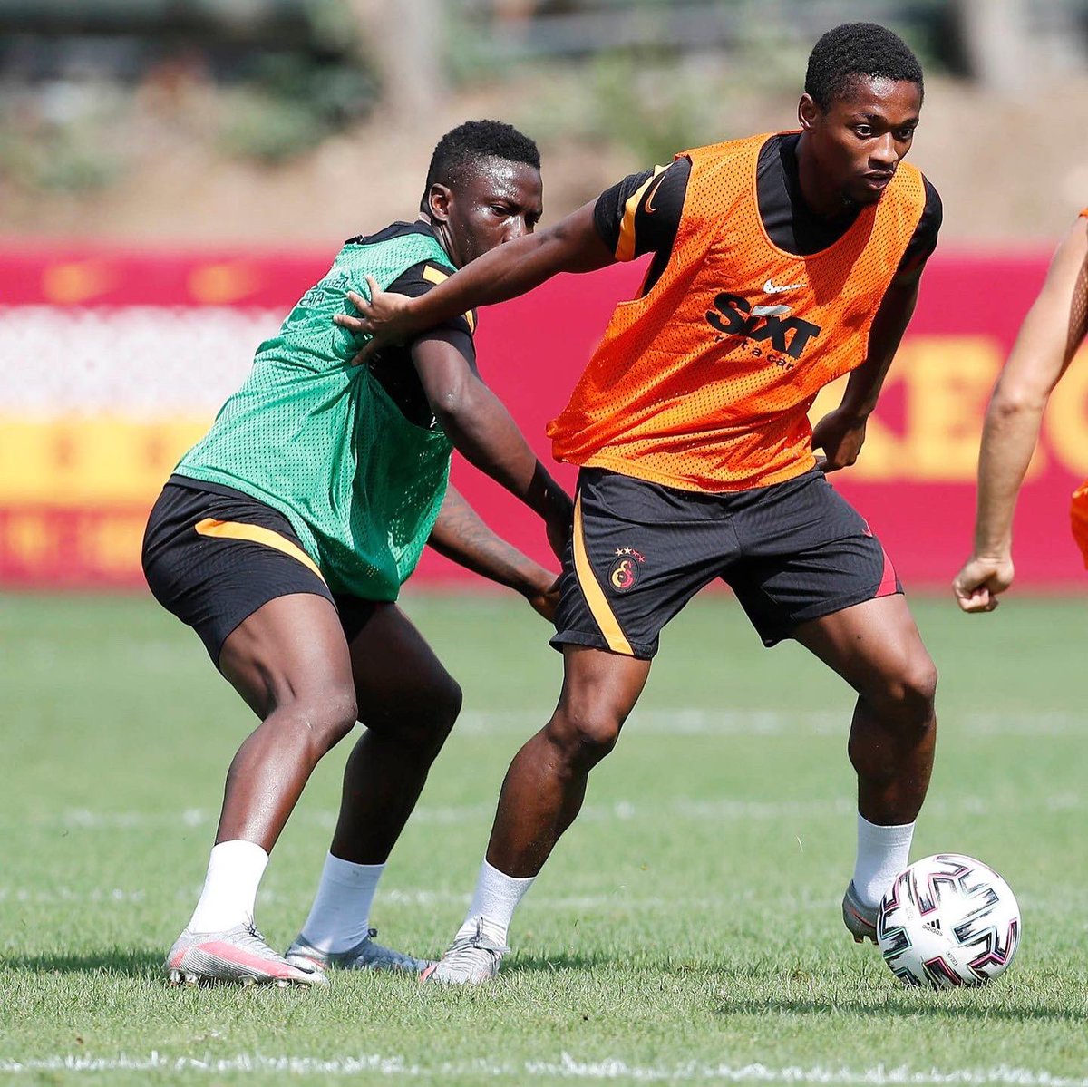 etebo_karo's tweet photo. Great session today 💛❤️ Ready for weekend ✊✊ https://t.co/SeA2vQzbfM