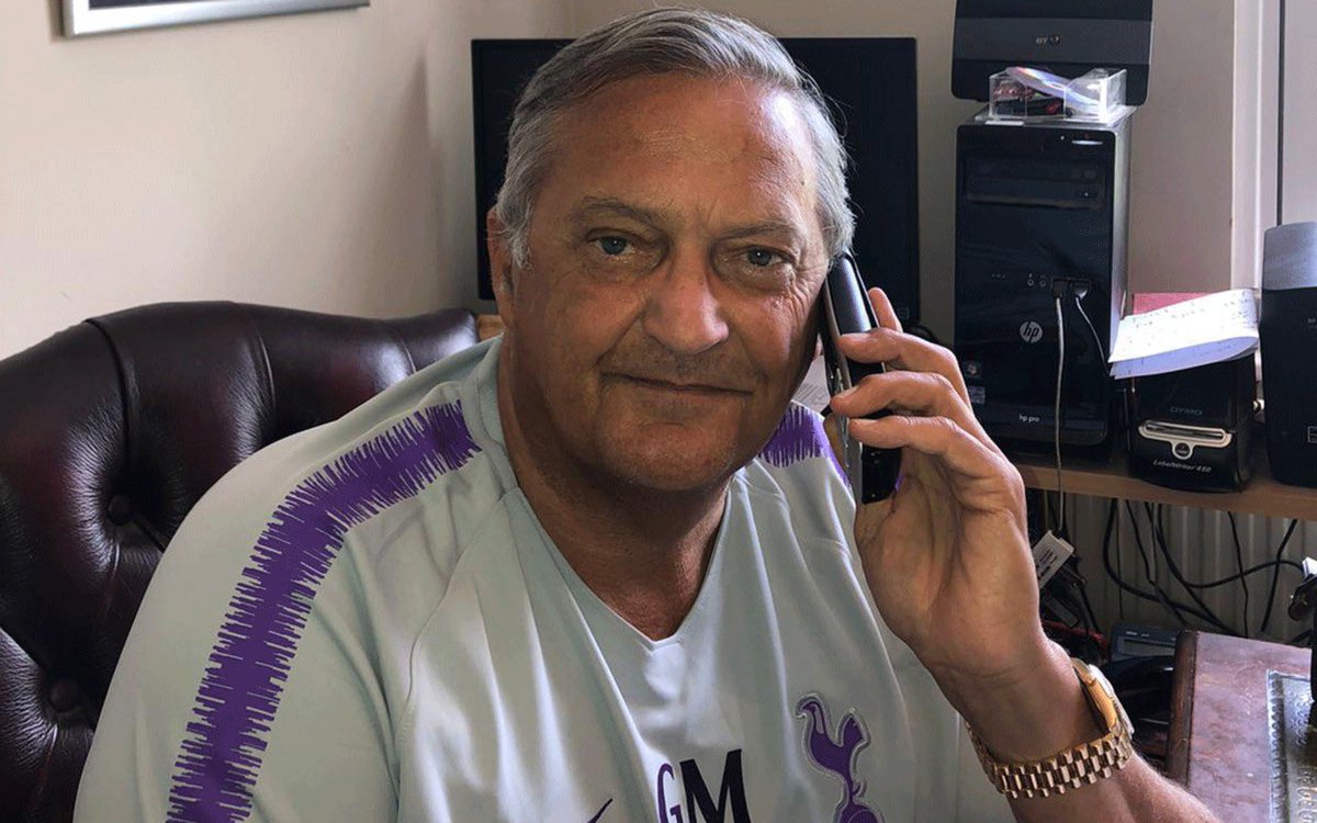thespursweb's tweet photo. 🗞 BBC: Since lockdown, Spurs legend Gary Mabbutt has spent two hours a day calling vulnerable Spurs fans to provide some company. He is now nearing 1,000 telephone calls. https://t.co/4p2bdCgAi2