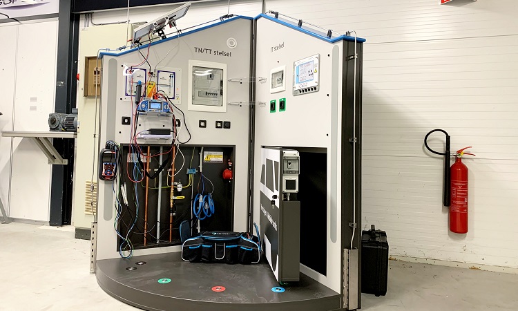 🆕 𝚃𝚁𝙰𝙸𝙽𝙸𝙽𝙶𝚂𝙼𝙾𝙳𝚄𝙻𝙴 𝚅𝙾𝙾𝚁 𝙸𝙽𝚂𝙿𝙴𝙲𝚃𝙴𝚄𝚁𝚂 ⚡🔎

"Vind ik leuk" 👍 onze recent aangeschafte trainingsmodule voor elektrische veiligheid en netkwaliteit waarmee inspecteurs praktijkmetingen kunnen uitvoeren: #aardelektroden ☀ #zonnepanelen en power quality.