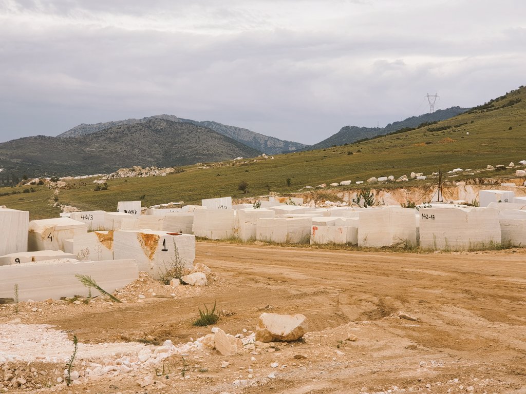 UKinRNMacedonia's tweet photo. Our last visit in #Prilep is to local 🇬🇧- 🇲🇰 company Fox Marble. Since 2013, the company has invested €4.4m in North Macedonia and also plans future development and investments in the marble industry. #ЗдравоПрилеп https://t.co/ntG1tS3s5r