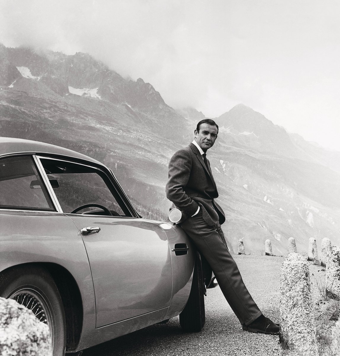 James Bond tweet media