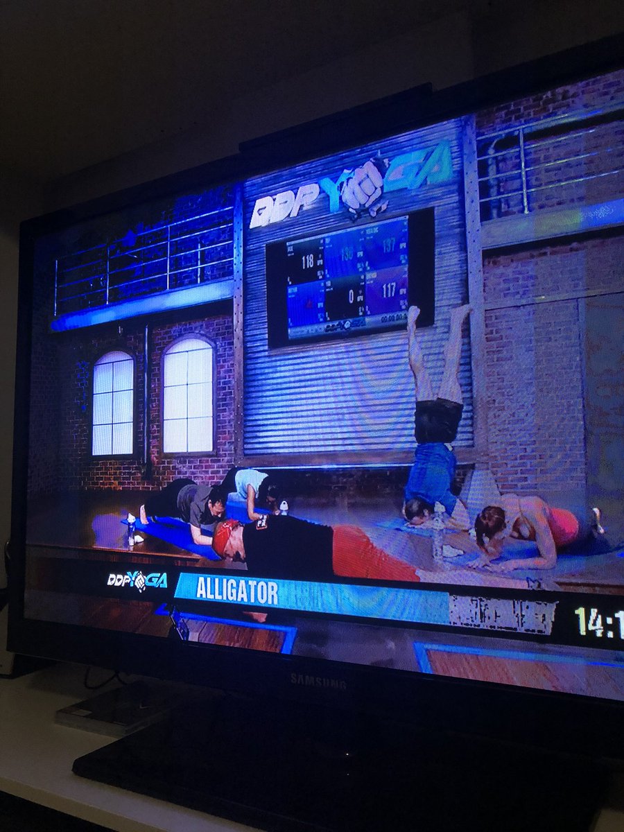 becs_stuff's tweet photo. That was a weird  workout. First time doing double black diamond and the app conked out with 15mins to go, said I needed an update, but the workout was still showing on tv but only registered 48mins.Lots of new things but got through it. #ddpy  #stronger #doubleblackdiamond https://t.co/8uzyKJmX3l
