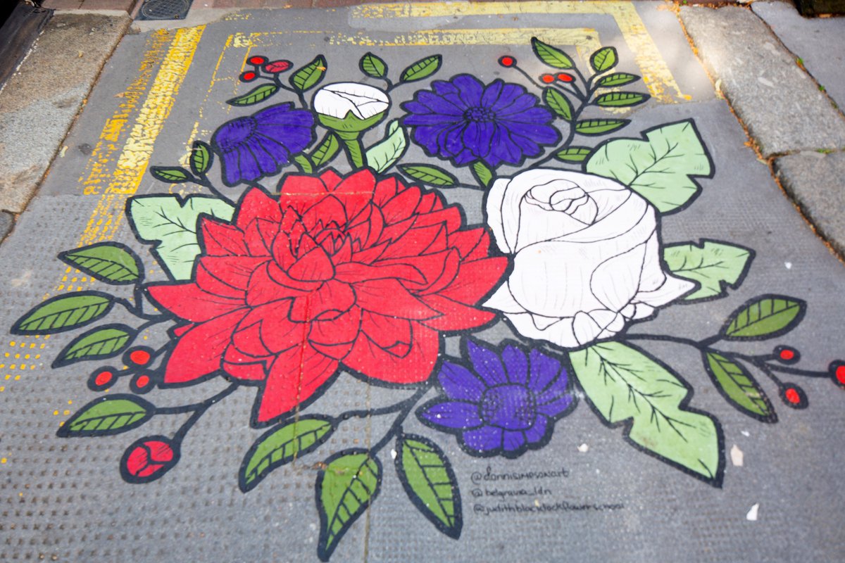 GrosvenorPropUK's tweet photo. New urban street art is spreading across #Mayfair & #Belgravia! Australian artist #DanniSimpson has brought her positive messaging & bold floral murals to #NorthMayfair, #HalkinArcade & #EcclestonPlace. If you're in the #WestEnd this weekend, send us your selfie!π€³#streetart https://t.co/MhkQezAiJQ