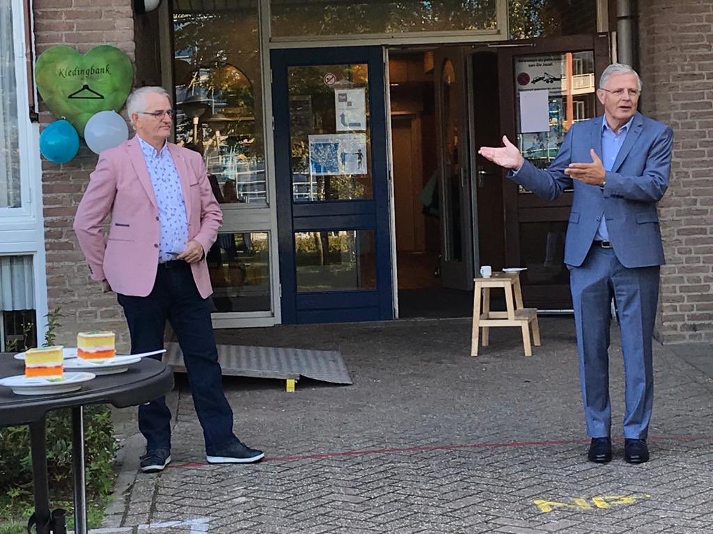 Vandaag vernieuwde kledingbank Alphen af Rijn geopend. Voor mensen die minder te besteden hebben een uitkomst! Dank aan initiatiefnemers en vrijwilligers!