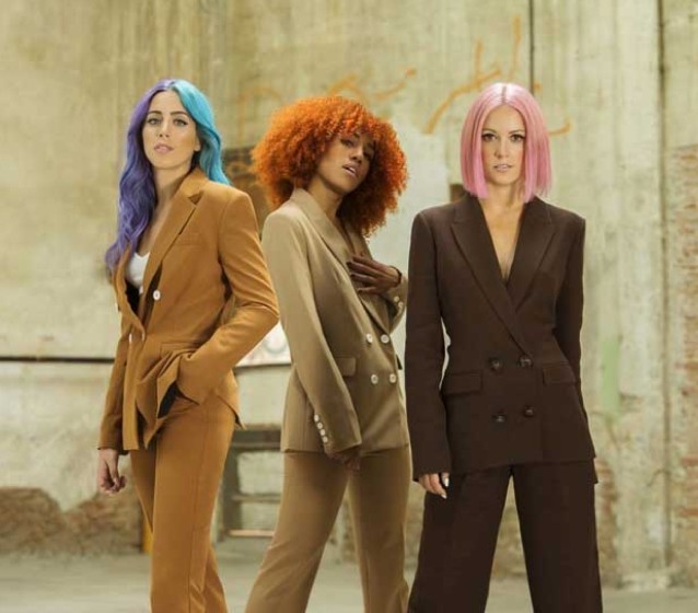 ArchiveAlbaReig's tweet photo. Las chicas de Sweet California, en traje https://t.co/2rbhR0BDPA