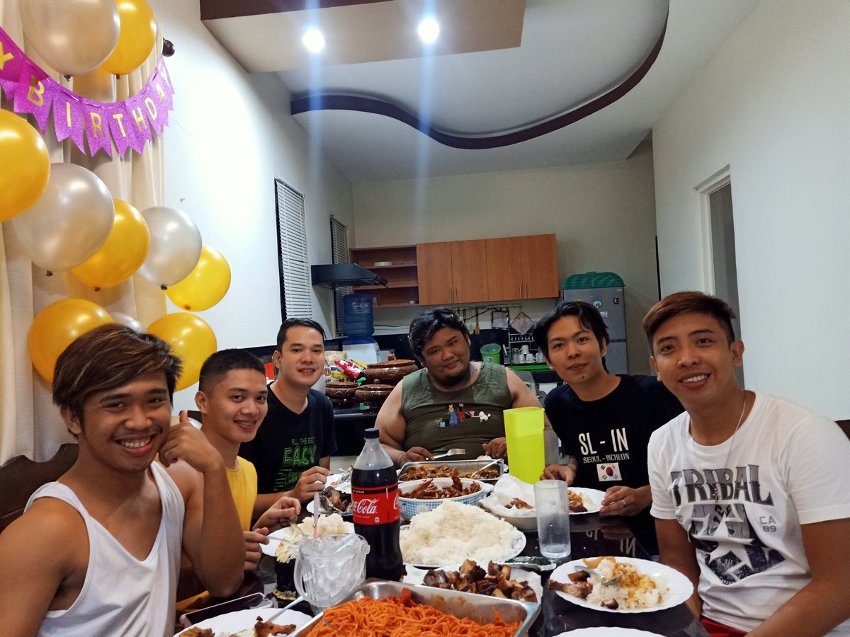 akosiYerffej29's tweet photo. For Keeps! #themerls #forevs https://t.co/9oZYMaI7gG