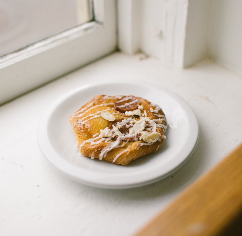 Keeping up with the change in season with this week's chef's choice danish: candied sweet potato frangipane. Yeah, you read that right. Come get yours through next Tuesday (9/22)! 🍂🍠 
⠀⠀⠀⠀⠀⠀⠀⠀⠀
#caminobakeryws #wsnc
