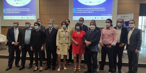 LaTribuneAURA's tweet photo. A #Lyon, la Team #FranceExport en ordre de marche pour soutenir la relance. @auvergnerhalpes annonce un coup de pouce au volet Export du plan #FranceRelance, à travers quatre mesures phares qui se déclineront sur le terrain local. 
👉 https://t.co/JbI7nJr9Uq https://t.co/jJmNJxqvxs