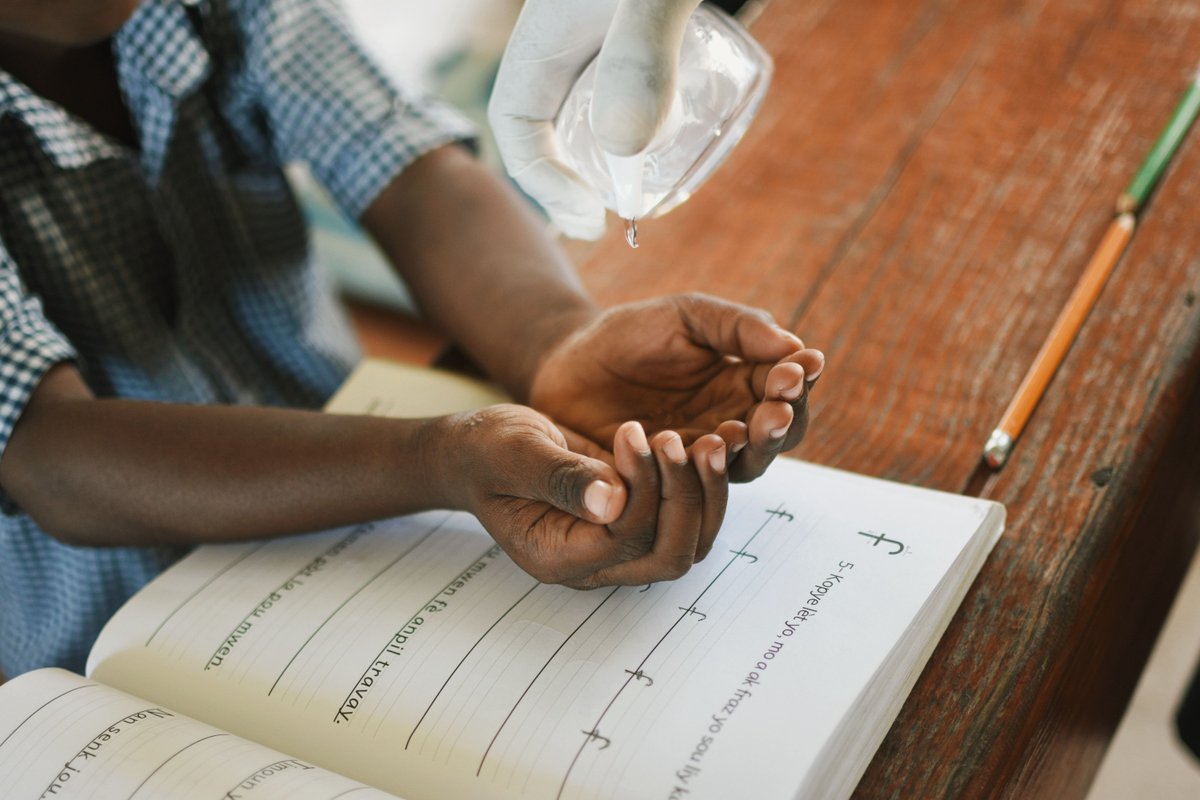 summitsedu's tweet photo. For our little ones in preschool, 1st, and 2nd grades, face masks can be difficult to get in their sizes; regular sanitizing of their hands and working surfaces is a top priority. At https://t.co/uWhXSZvPK6, you can help secure supplies to clean an entire school's classrooms! https://t.co/WGxoEA01Sk