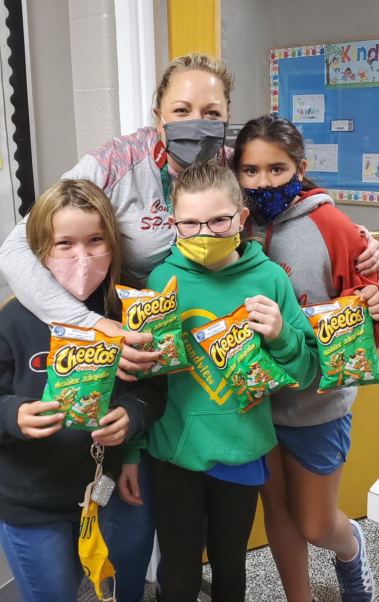 GVMrsAllen's tweet photo. A bag full of jalapeño cheetos to start my Friday?! These girls are too good to me 💛💚 #grandviewgreatness #fcscspartanpride https://t.co/jxlBh6TB8n