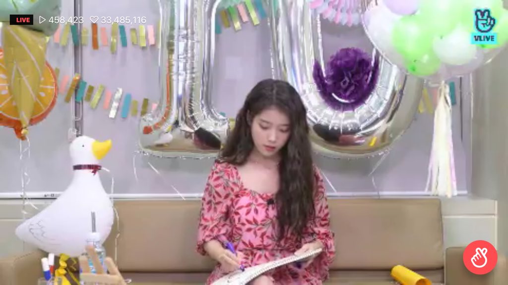 jieun_ev's tweet photo. I Miss You Unnie ❤️ MAHAL KITA 💜 https://t.co/qOQswhZdLV