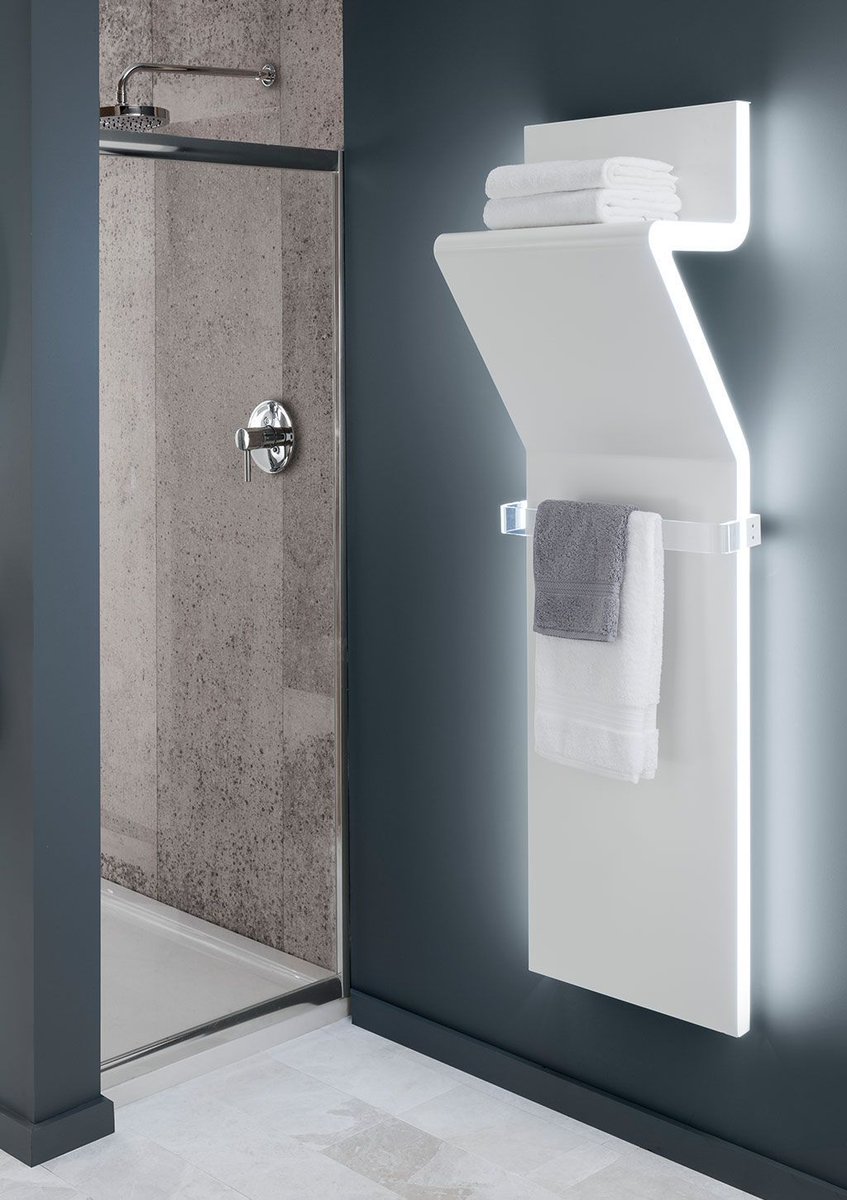 TheRadiatorCo's tweet image. Short on storage? The Tratto #towelrail not only doubles as a shelf, but will keep your clothes and towels warm as the colder evenings start to set in. buff.ly/2SojQ7N #DesignerRadiator #WarmTowels