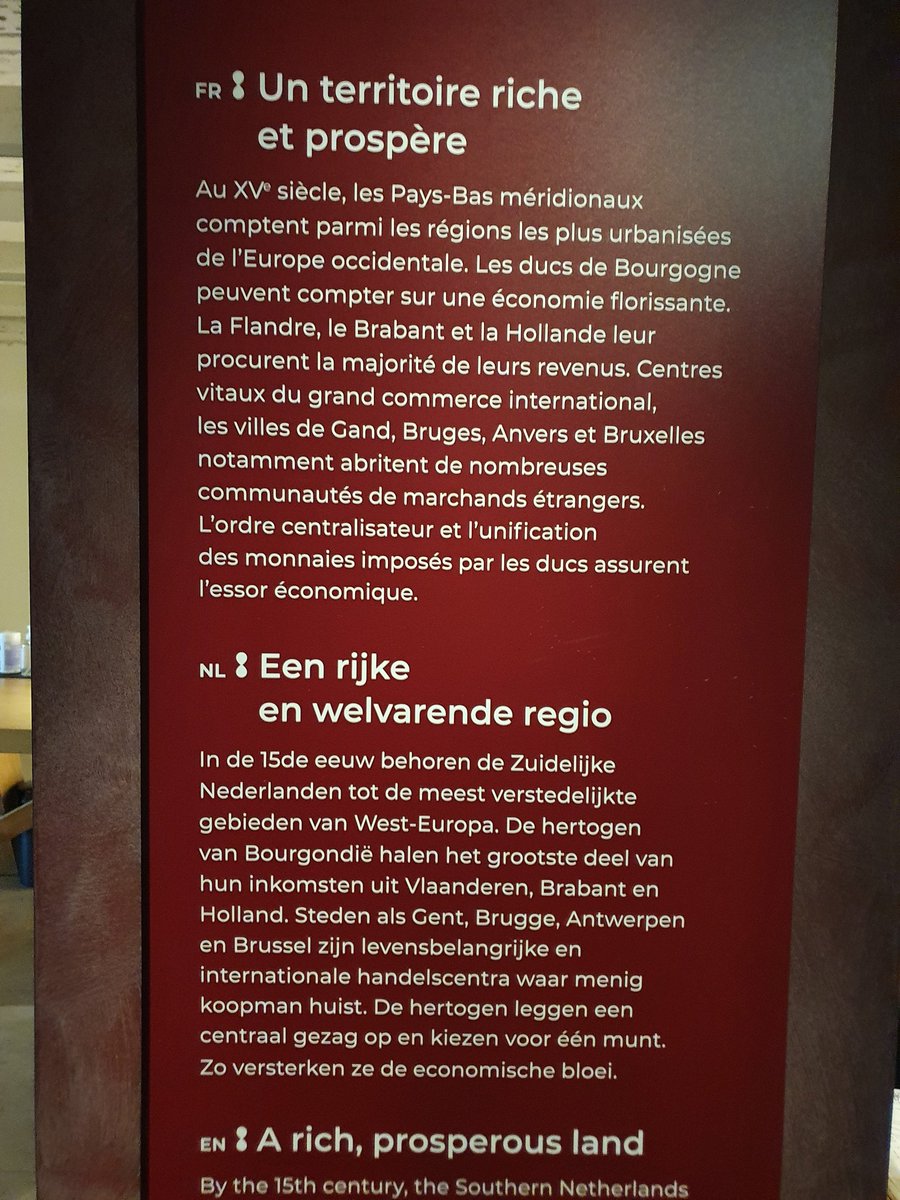 Pendant l'heure du midi ... la Librairie de Bourgogne @kbrbe.
Impressionnant!
#BibliothèqueRoyale #Bruxelles
#museum #KoninklijkeBibliotheek https://t.co/do7Pc0Jzqf