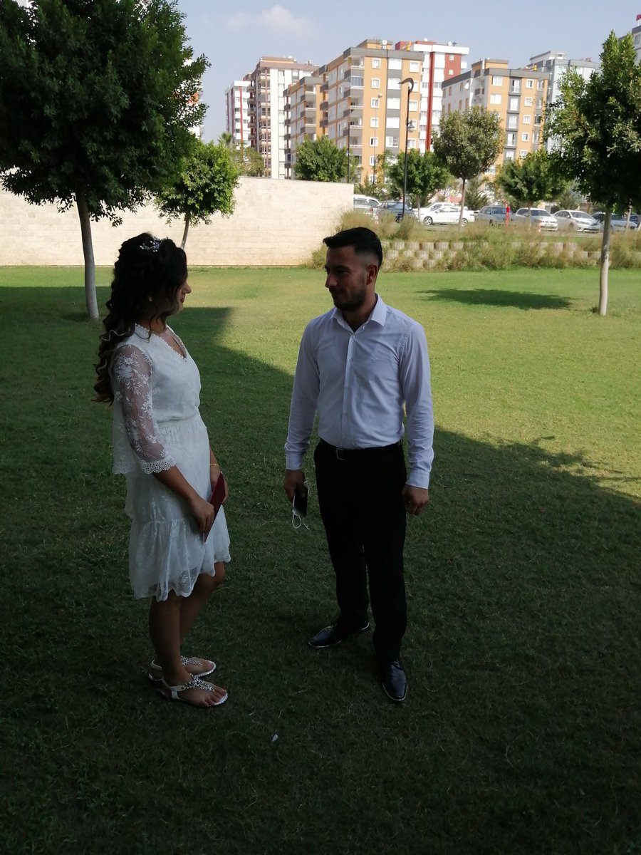 Hayat boyu birbirinize sevgi ve sadakatle bağlı kalmanızı, neşe dolu, sağlıklı ve huzurlu bir hayat sürmenizi diliyorum. Unutmayın ki paylaştıkça çoğalan tek şey sevgidir, evlilikle ebedileştirdiğiniz ve kutsallaştırdığınız sevginiz hep çoğalsın!

#MutLuLukLarDilerim.